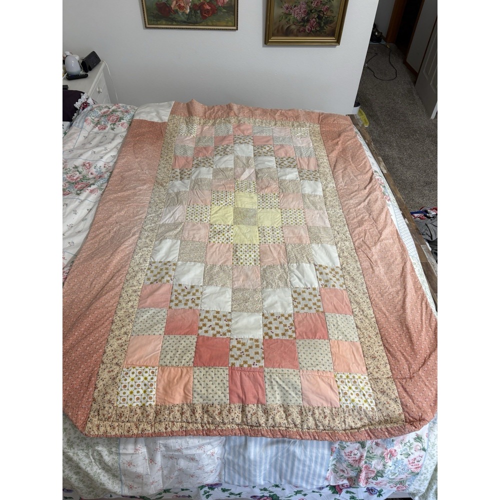 Homemade Vintage Quilt Pink White Beige MCM Floral Block Pattern Twin 48"x‎ 74"